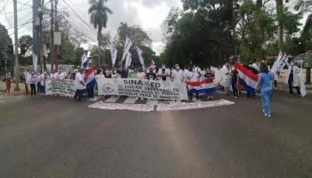La avenida Mariscal López es afectada por manifestación de médicos